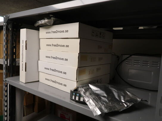 Stort lot med reoler og eketronik indhold (køber skal selv afmontere) (OBS står i kælder)