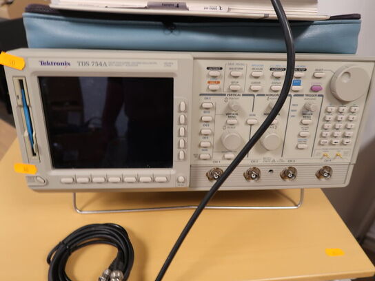 Digitalt 4ch 500MHz 2GS/s oscilloscop TEKTRONIX TDS 754A