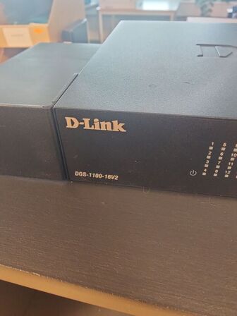 D-Link 19" 16 port switch 1Gbit/ Lenovo thinkpad display 