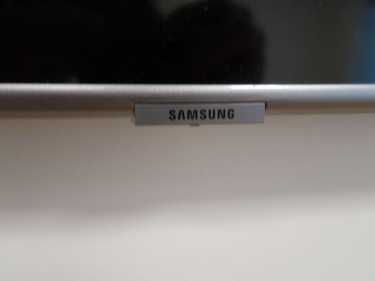 TV SAMSUNG med vægbeslag (køber skal selv nedtage)