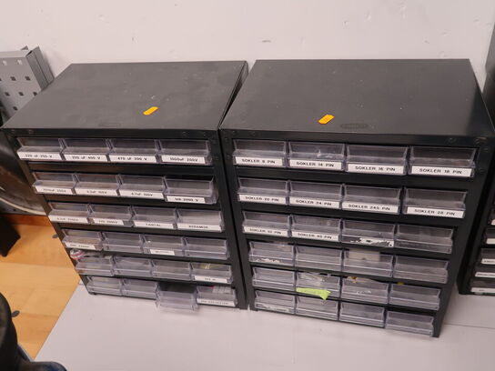 7 stk. Sortimentskasser med indhold (OBS står i kælder)