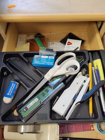 El Hæve/sænke skrivebord 200x80/120 cm med skuffesektion