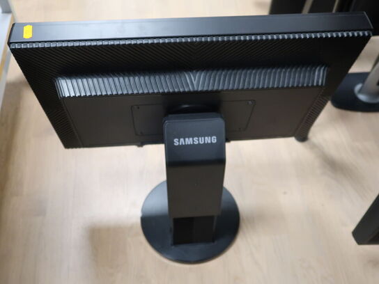 Skærm SAMSUNG 24"