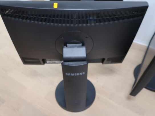 Skærm SAMSUNG 24"