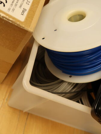 3D printer (hjemmebygge/printet) (OBS står i kælder)