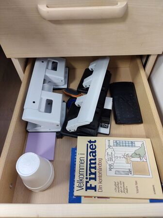 El Hæve/sænke skrivebord 200x80/120 cm med skuffesektion