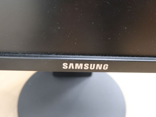 Skærm SAMSUNG 24"