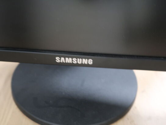 Skærm SAMSUNG 24"