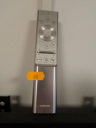 TV SAMSUNG med vægbeslag (køber skal selv nedtage)