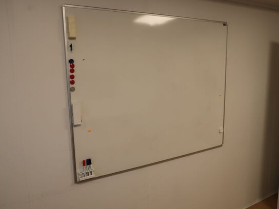 Whitebord (køber skal selv nedtage)