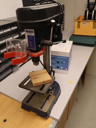 Søjleboremaskine (OBS står i kælder)