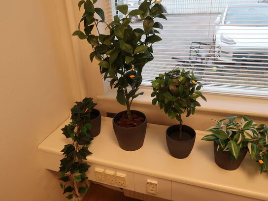 8 stk. Kunstige planter