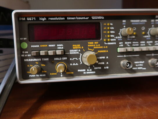High Resolution timer/counter 120 MHz PHILIPS PM 6671