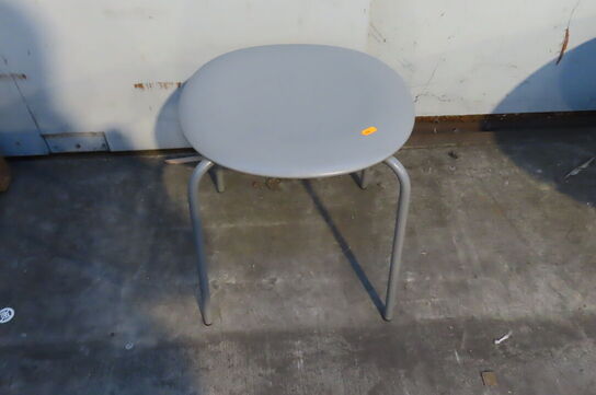 Skammel KONSTANTIN GRCIC