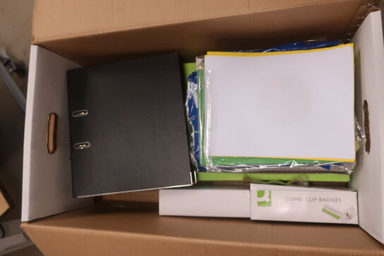 14 Flyttekasser med kontoraktikler