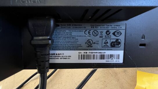 2 Stk. Skærme 19" SAMSUNG + LENOVO