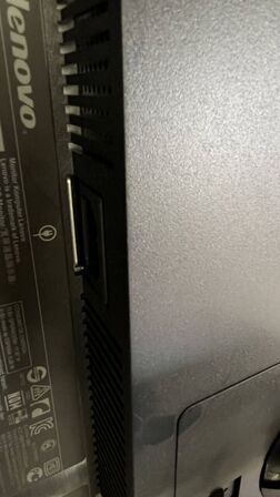 2 Stk. Skærme 24" + 23" LENOVO