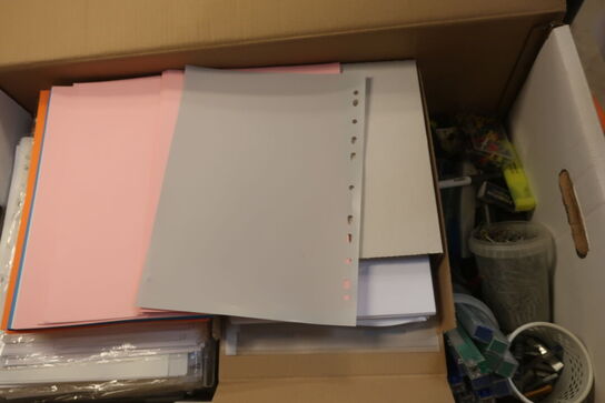 14 Flyttekasser med kontoraktikler