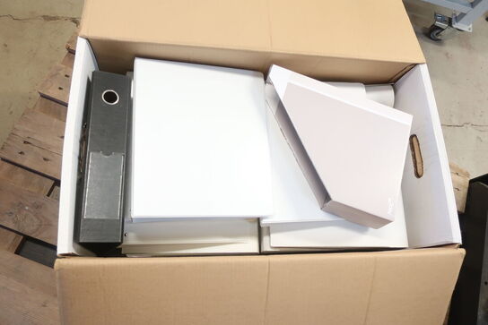 14 Flyttekasser med kontoraktikler