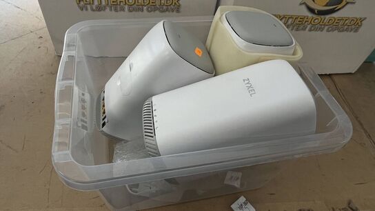 3 Stk. Router ZYXEL LTE5398-M904
