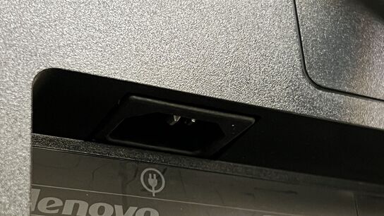 2 Stk. Skærme 24" + 23" LENOVO