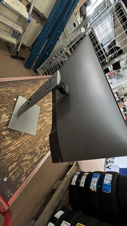 Skærm 24" DELL U2421HE