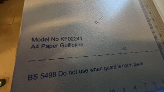 Blandet lot  A4 Papirskærer , 3 Stk. Bordbordben