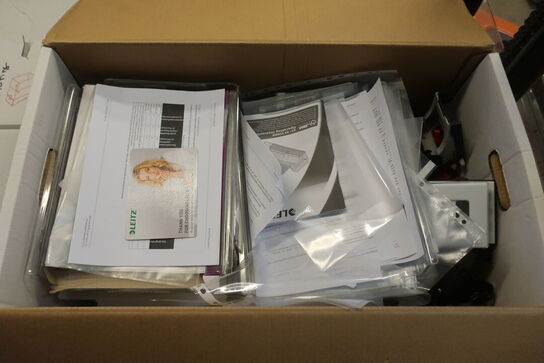 14 Flyttekasser med kontoraktikler