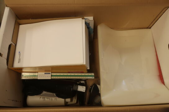 14 Flyttekasser med kontoraktikler