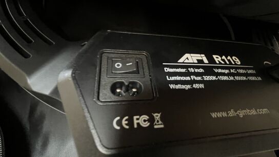 Ringlys 19" AFI R119 m. Stativ