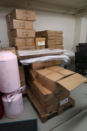 Ca. 25 stk. paller med magnetæsker, plastikposer, 