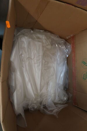 Div. Bøjler, alarmer til høj, plastikposer samt indpakningspapir