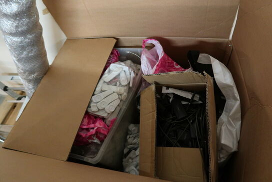 Div. Bøjler, alarmer til høj, plastikposer samt indpakningspapir