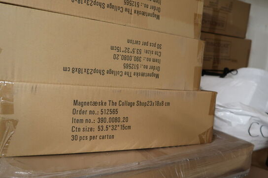 Ca. 25 stk. paller med magnetæsker, plastikposer, 