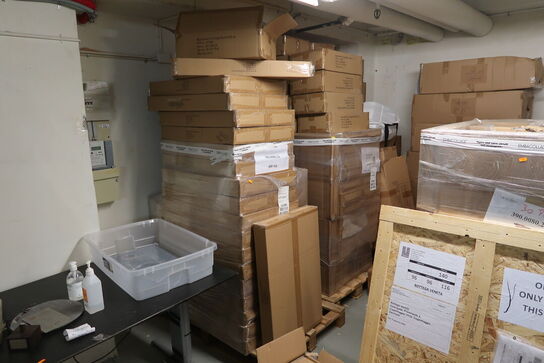 Ca. 25 stk. paller med magnetæsker, plastikposer, 