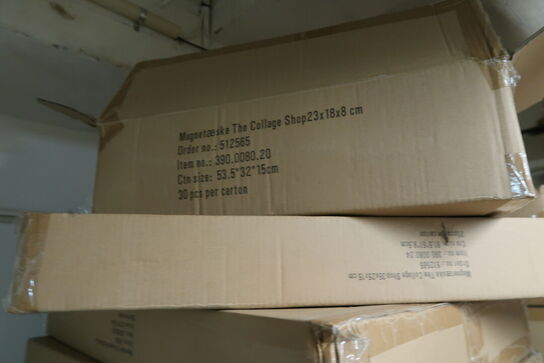 Ca. 25 stk. paller med magnetæsker, plastikposer, 