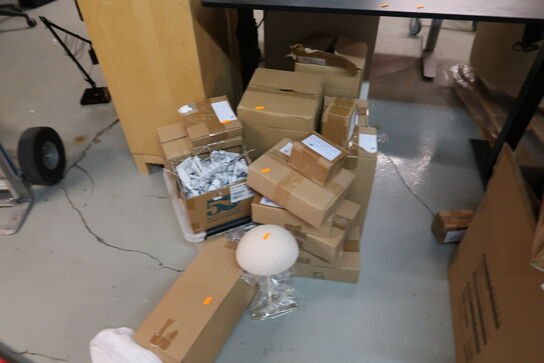 Div. Alarmer til tøj, samt udstillingstilbehør