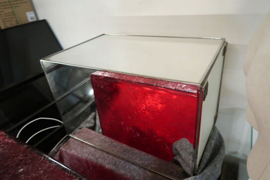 4 stk. podier samt 3 stk. mannequin