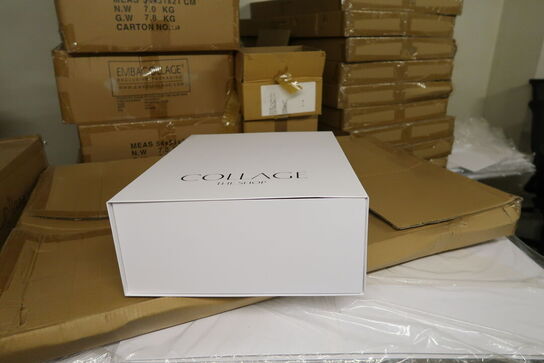 Ca. 25 stk. paller med magnetæsker, plastikposer, 