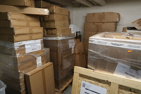 Ca. 25 stk. paller med magnetæsker, plastikposer, 