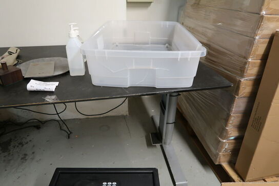 El. hæve/sænke skrivebord samt kontorstol