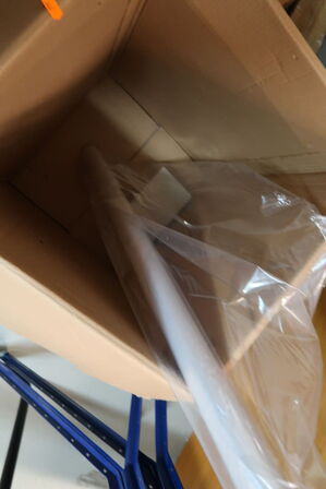 Div. Bøjler, alarmer til høj, plastikposer samt indpakningspapir