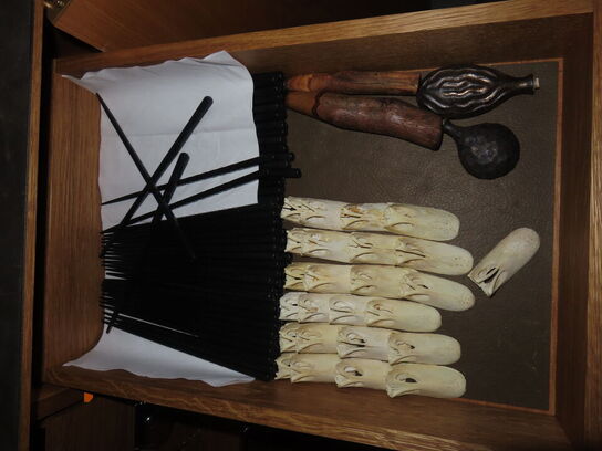 Diverse vinglas, vandglas, bestik, m.v.