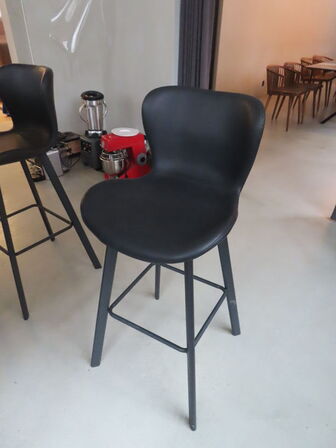 Rundt højbord inkl. 7 stk. Højstole