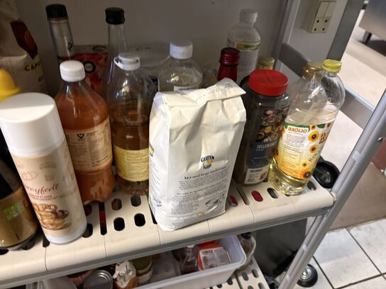 2 stk. Reoler med indhold