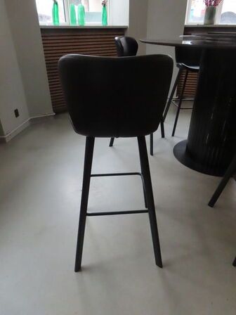 Rundt højbord inkl. 7 stk. Højstole