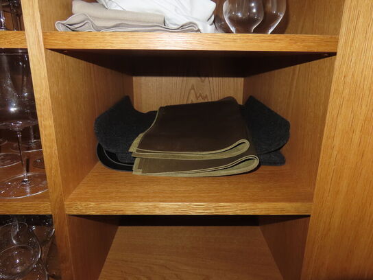 Diverse vinglas, vandglas, bestik, m.v.