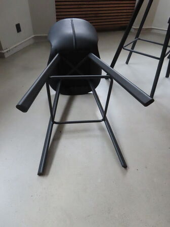 Rundt højbord inkl. 7 stk. Højstole