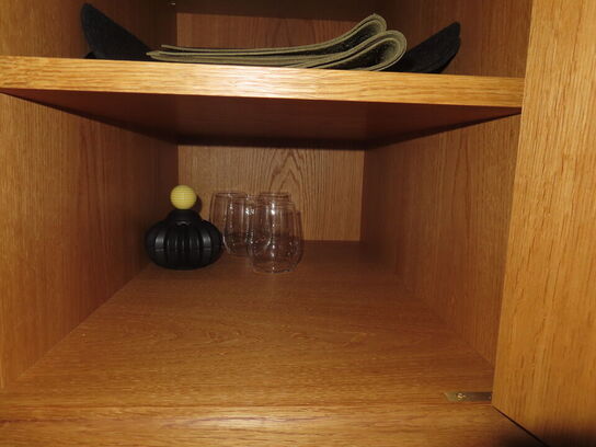 Diverse vinglas, vandglas, bestik, m.v.