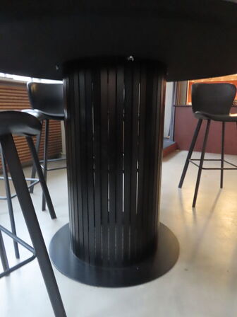 Rundt højbord inkl. 7 stk. Højstole